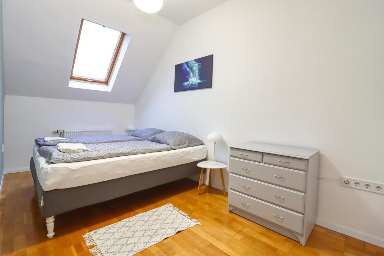 Cinemapartman Eger Extérieur photo